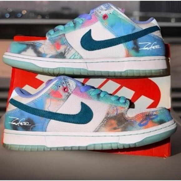 FUTURA LABORATORIES x NIKE DUNK LOW SB \'Bleached Aqua\'